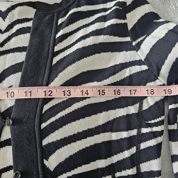 Carlisle Zebra Print Cardigan Sweater Size Small - Picture 9 of 11